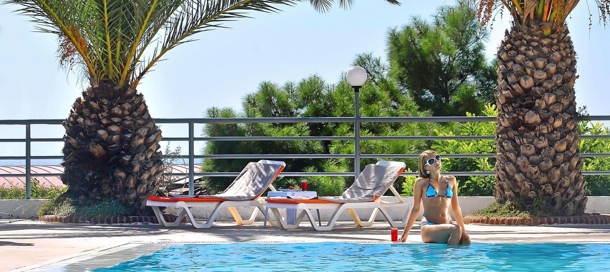 קוסדסי City'S Hill Hotel מראה חיצוני תמונה